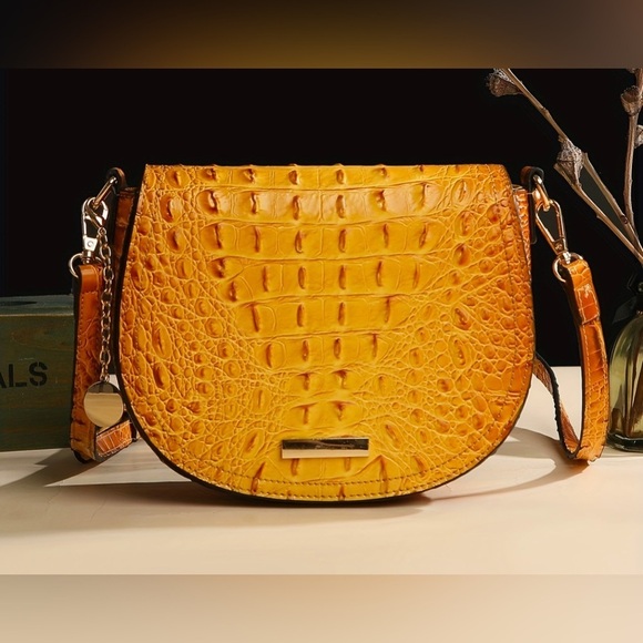 Stylish Crocodile Pattern Vogue Crossbody Bag - Picture 2 of 5